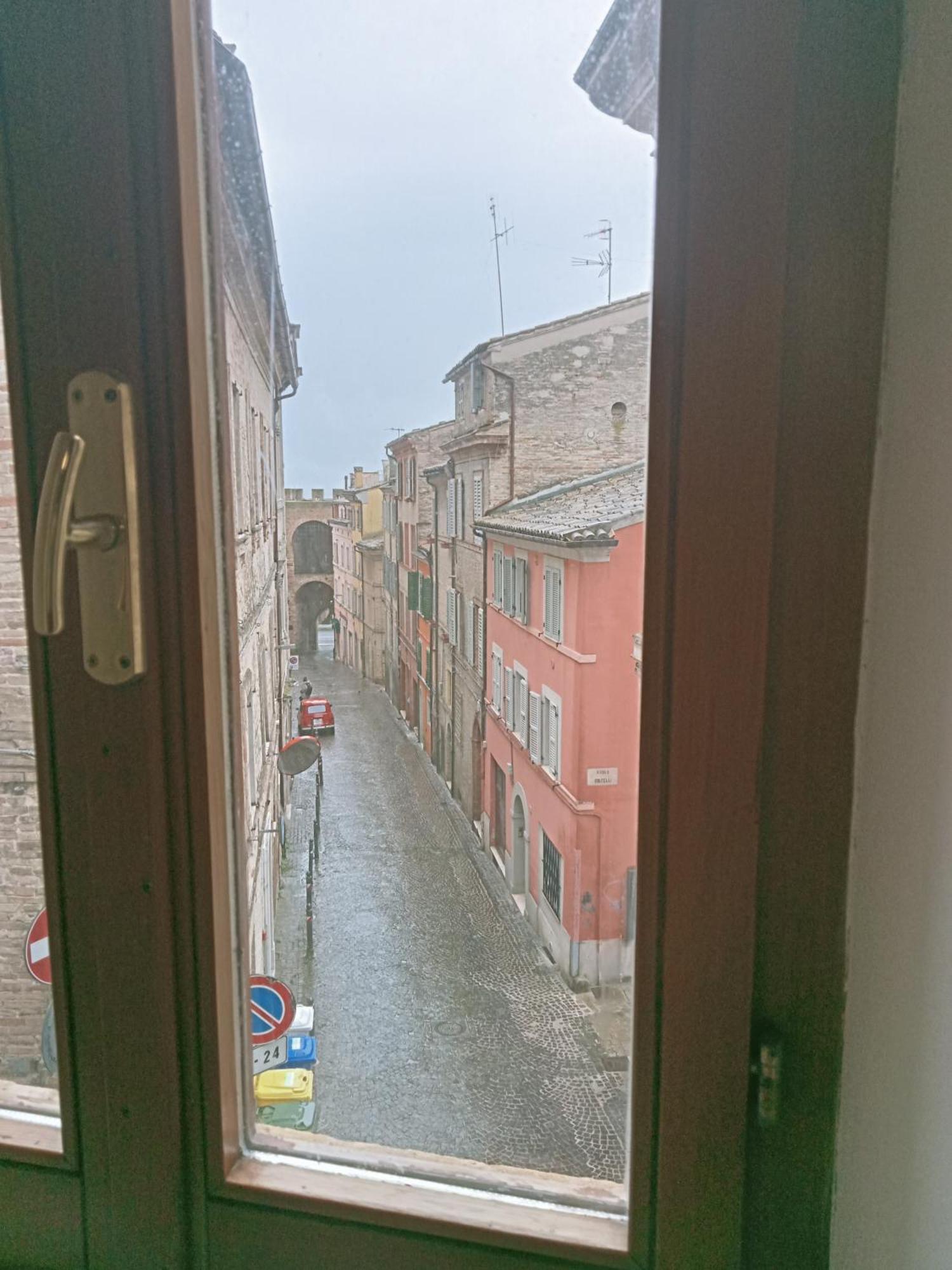 Camere Via Crispi Centro Storico Macerata Luaran gambar
